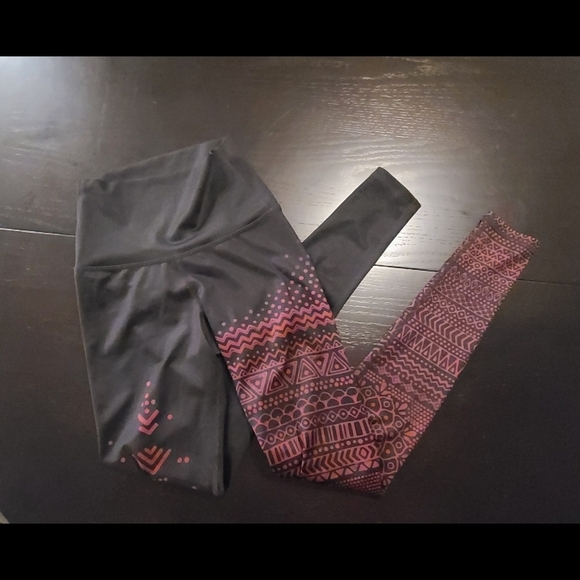 Pants - Mika Leggings Mandala Geometric Pattern Black and Burgundy, XS/S